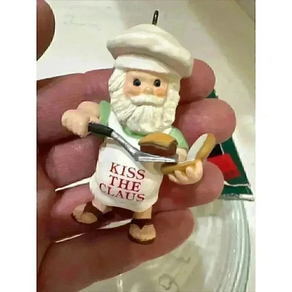 Hallmark Christmas Ornament 1988 Kiss The Claus - Picture 7 of 12